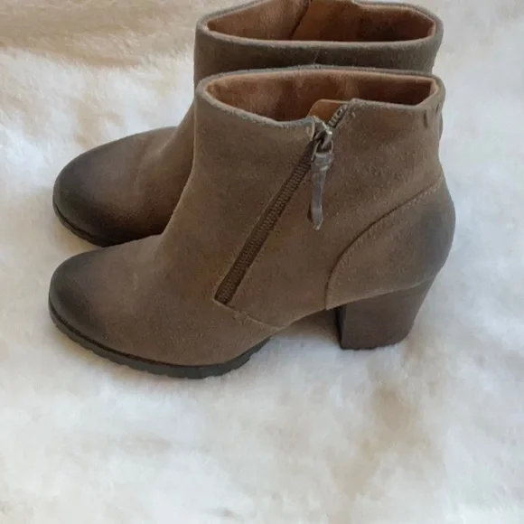 Clark’s boot 7.5 - Picture 2 of 7